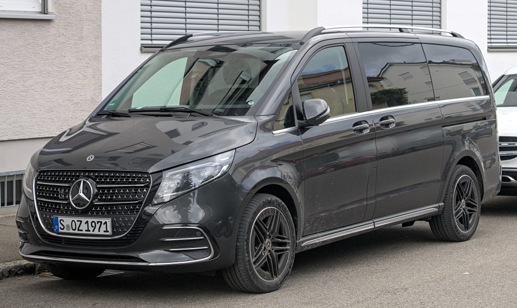 Mercedes Benz VITO with chauffeur 8h