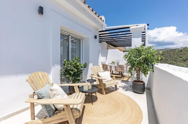 CHARMING REFURBISHED 3 BEDROOMS PENTHOUSE IN LA QUINTA, BENAHAVIS
