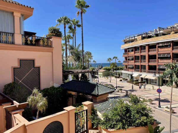 LUXURY BEACHFRONT APARTMENT NEXT TO PUERTO BANUS
